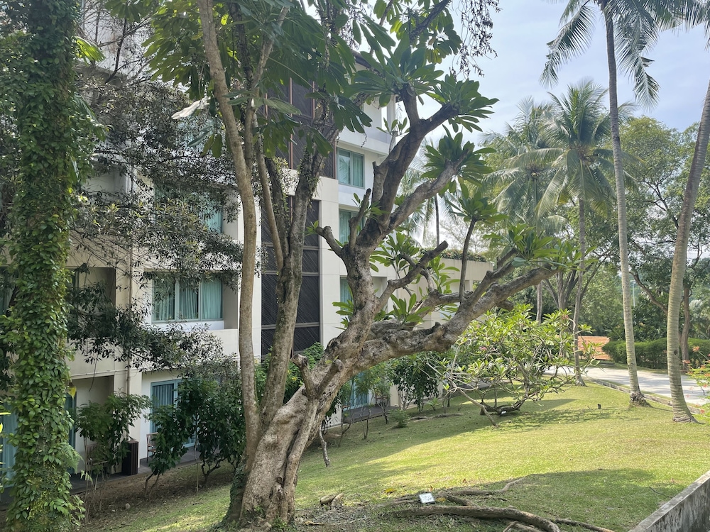 Sofitel Singapore Sentosa Resort and Spa 72/76