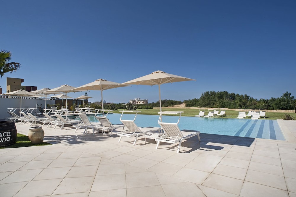 Modica Beach Resort 44/75
