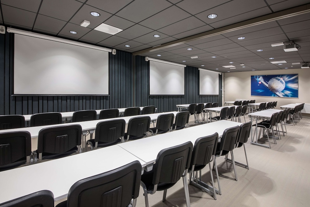 Park Inn By Radisson Oslo Airport Hotel West 57/75