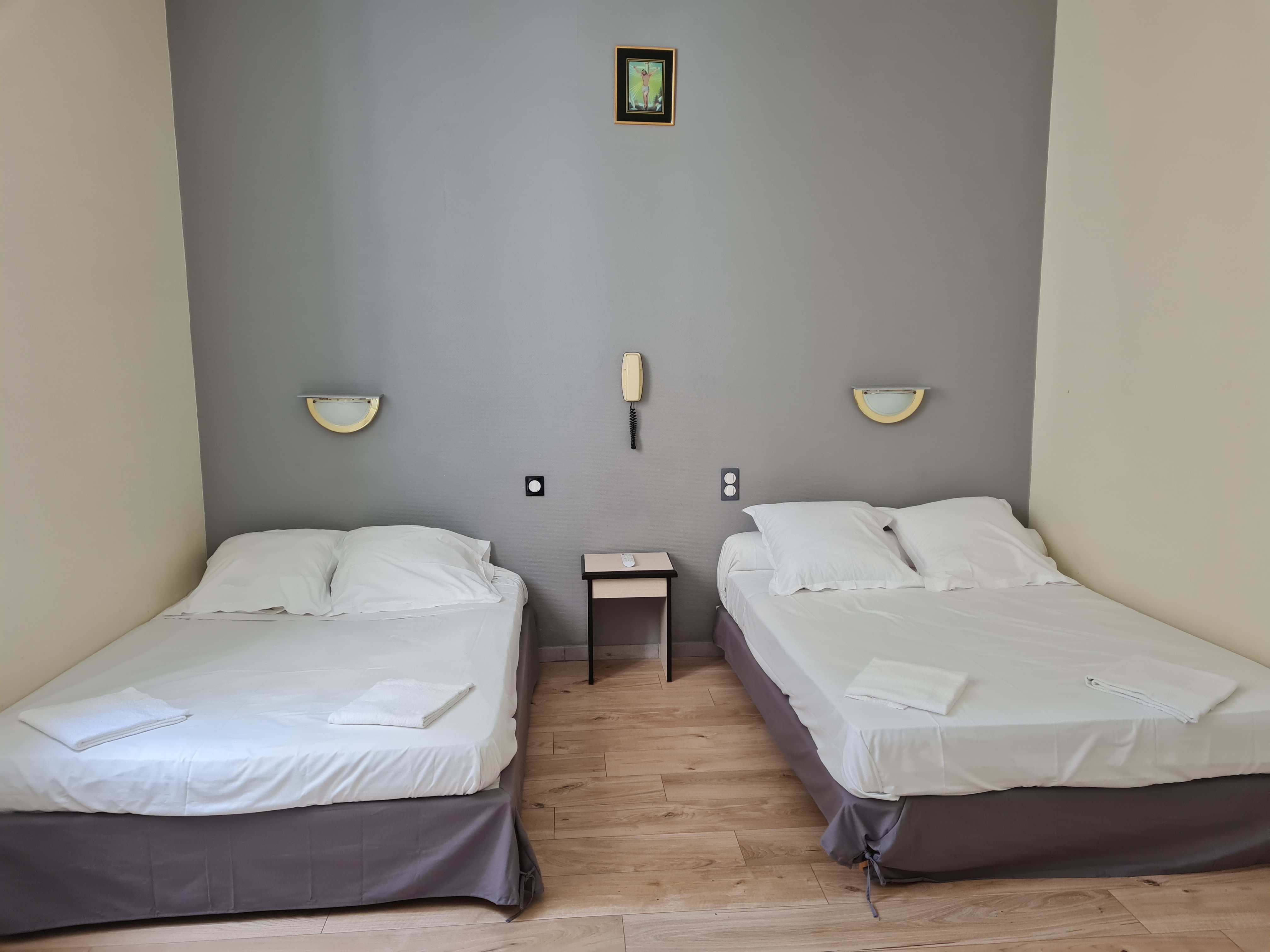 ROOM, QUADRUPLE