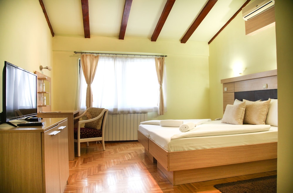 ECONOMY, DOUBLE BED