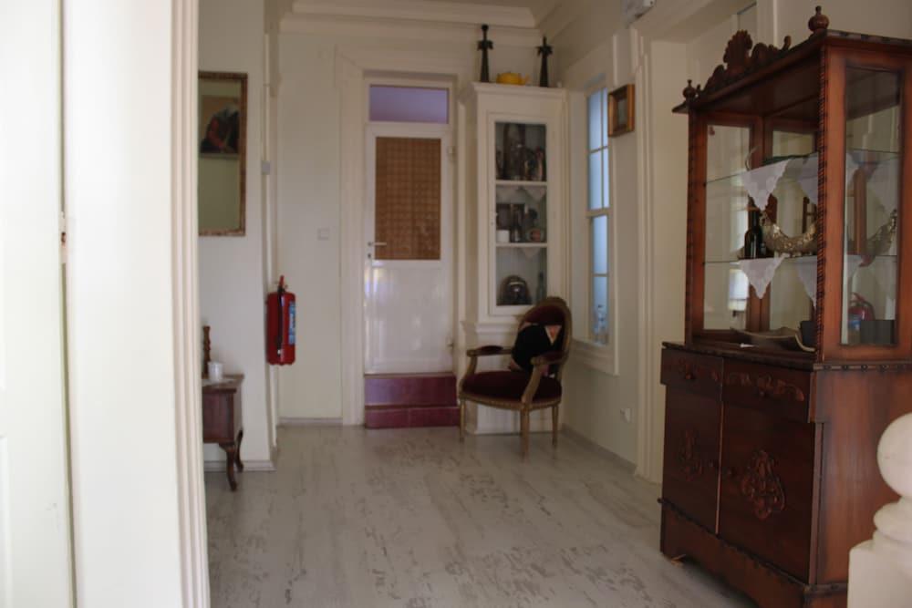 Zeynep Hanim Konukevi 32/33