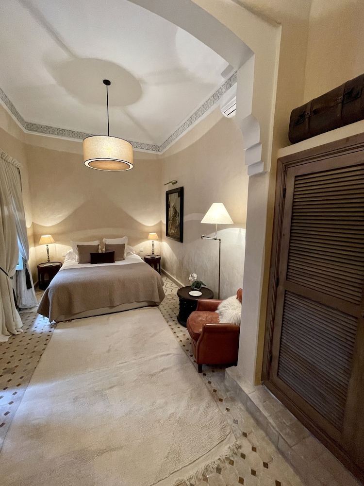 Riad Jona 24/74