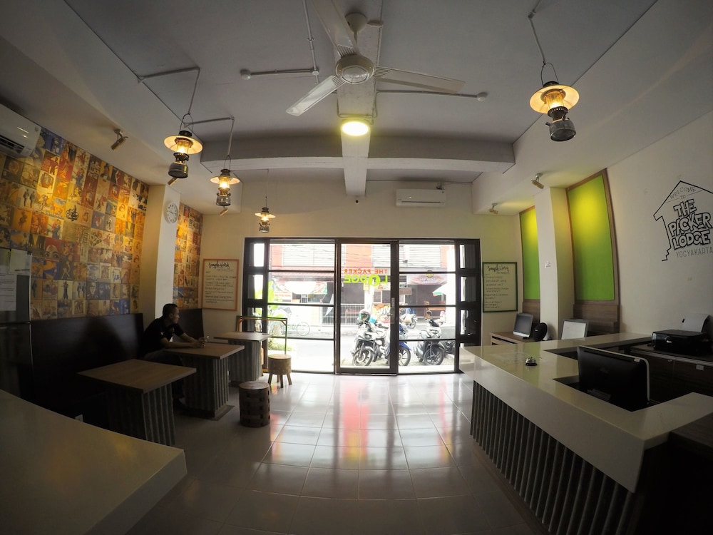 The Packer Lodge Yogyakarta Hostel 40/50