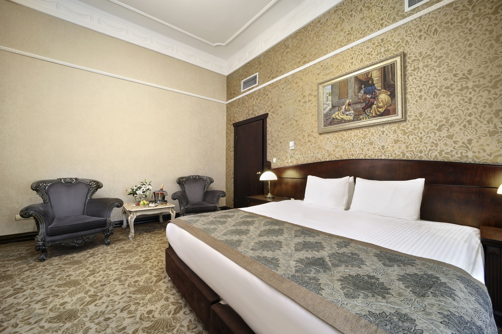 2 BEDROOMS, FAMILY SUITE, JETTED TUB