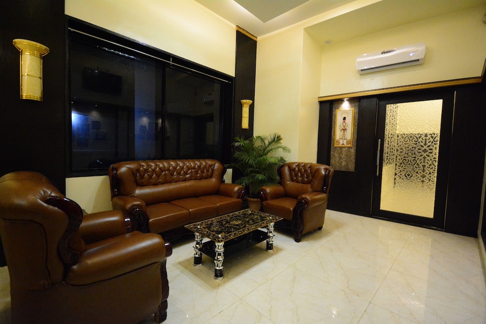 Hotel 24 Seven 28/40