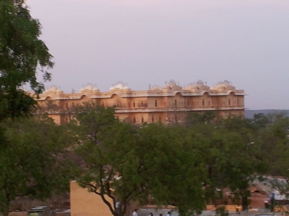 Savi Regency Hotel 33/36