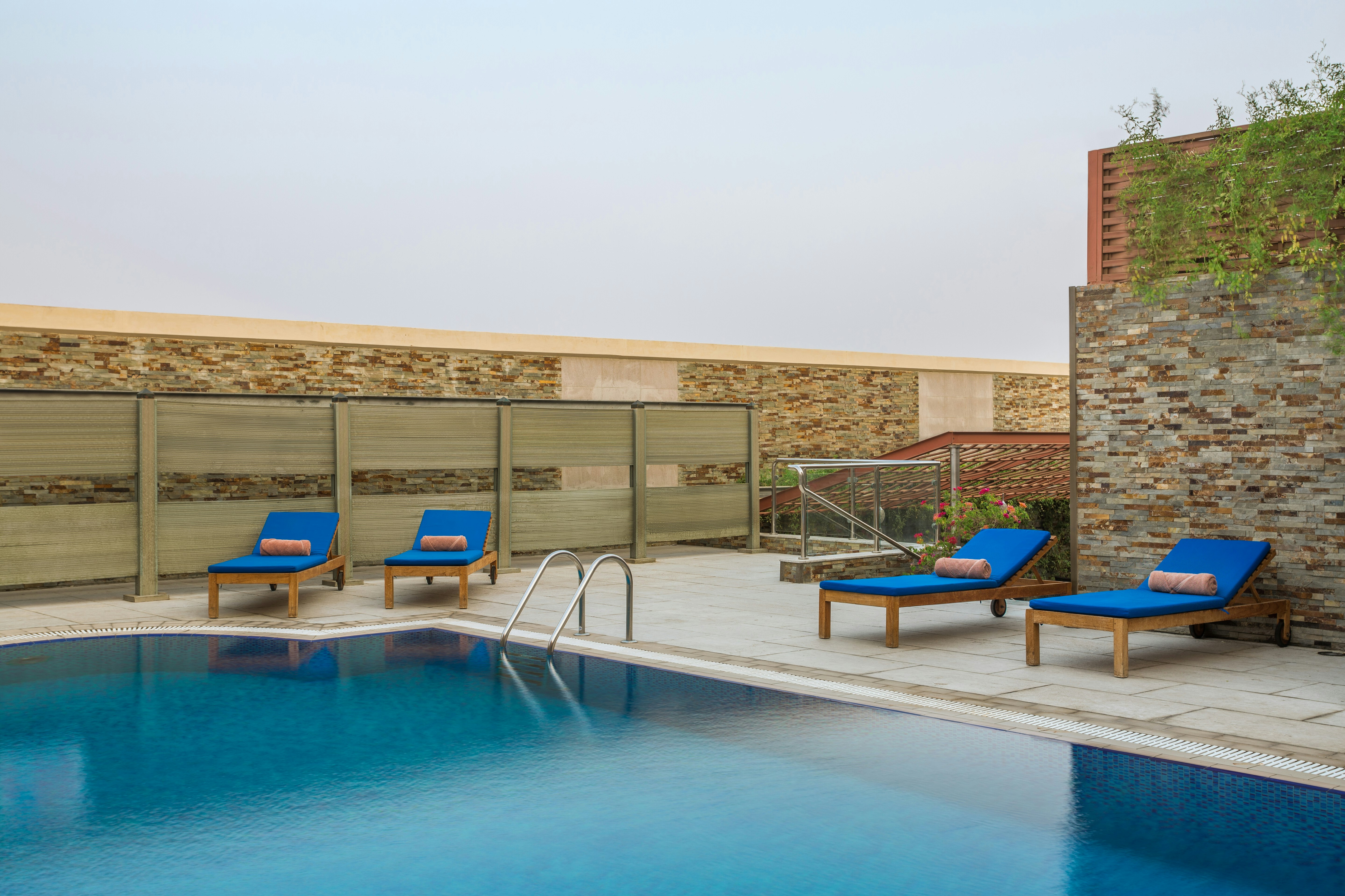 Holiday Inn Jeddah Gateway 57/59