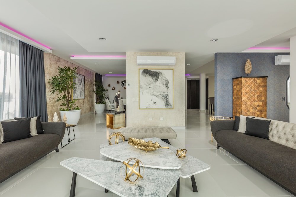 Serenity Hotel Boutique 49/70