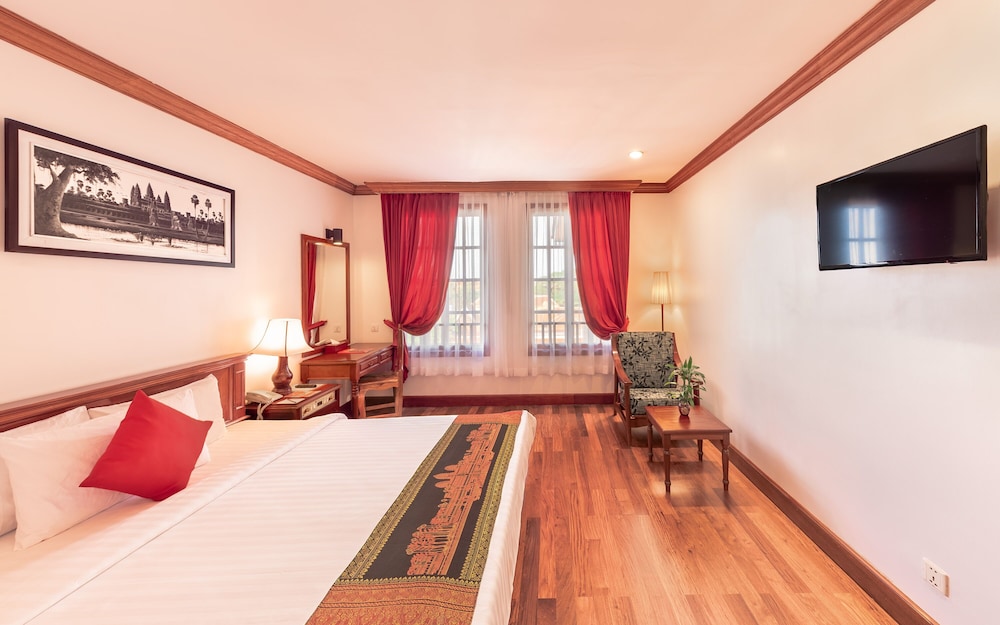 Royal Crown Hotel & Spa 25/70