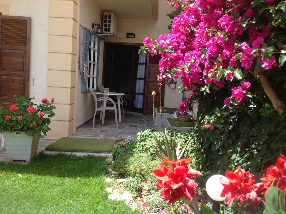 Asterias Studios Apartments 45/50