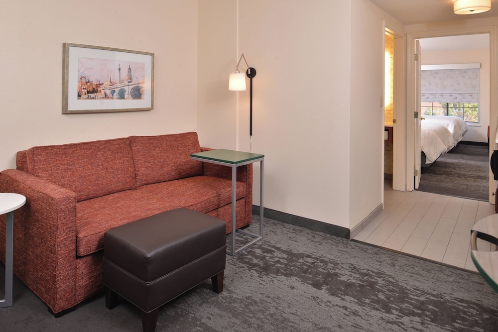 Holiday Inn Hotel And Suites Raleigh Cary I 40 Walnut St 39/68