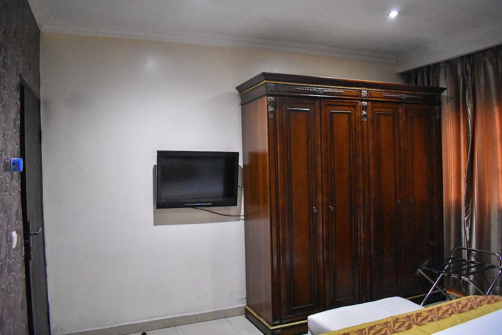 Beni Apartment And Suites 36/50
