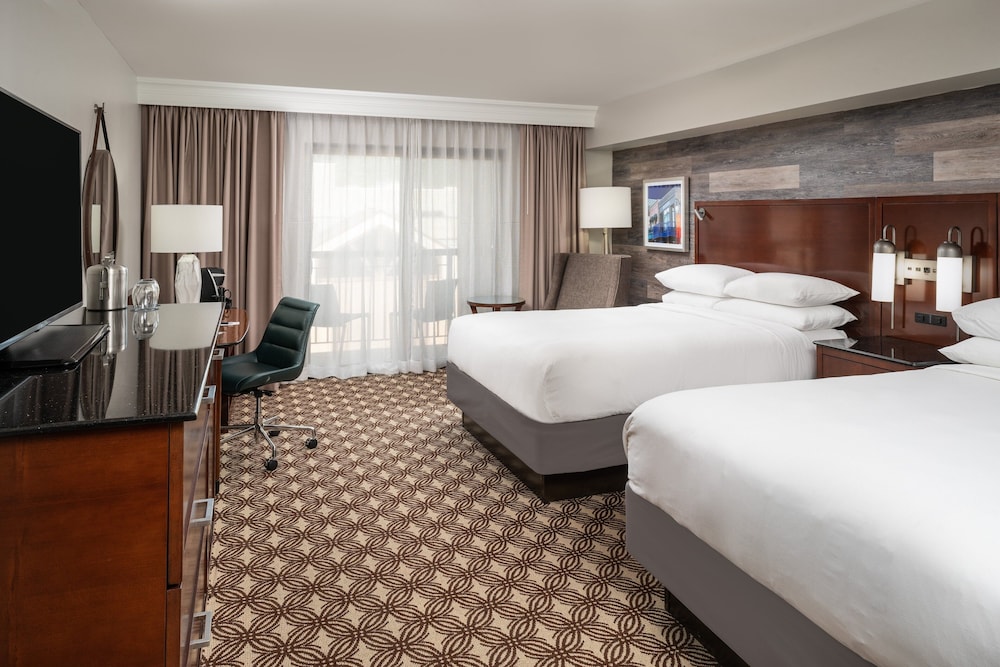 Room, 2 Queen Beds, Pool Access, Accessible