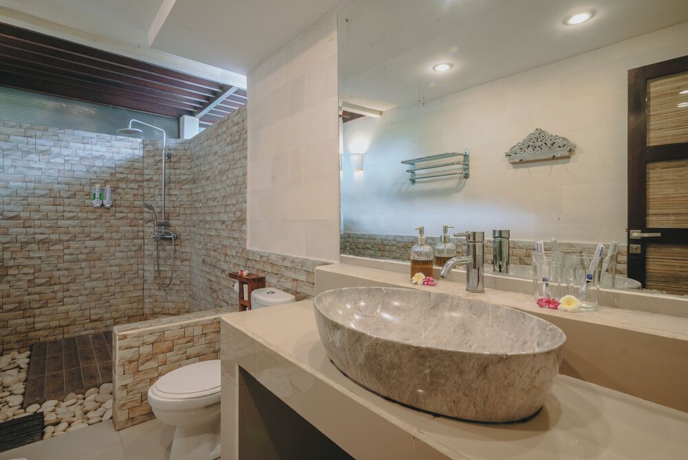 Frangipani Beach Villa 66/68