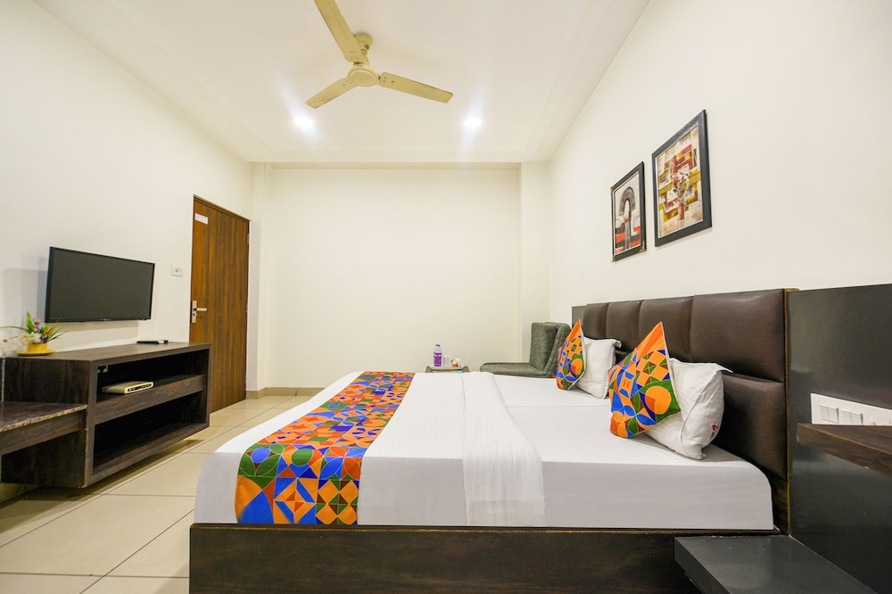 Oyo Rooms Ludhiana Railway Station Clock Tower 26/50