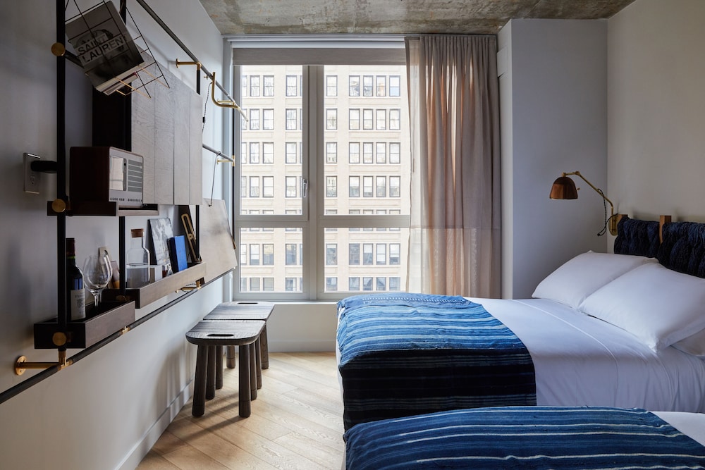 STANDARD, 2 DOUBLE BEDS, CITY VIEW