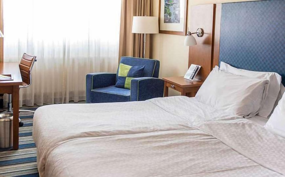 Superior, Queen Bed
