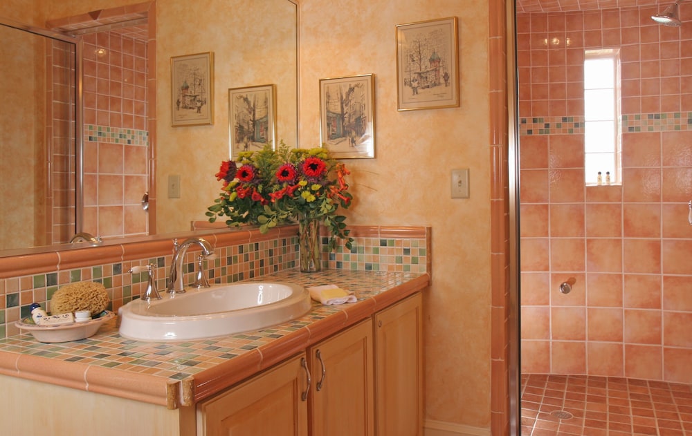 L Auberge Provencale Bed and Breakfast 50/51