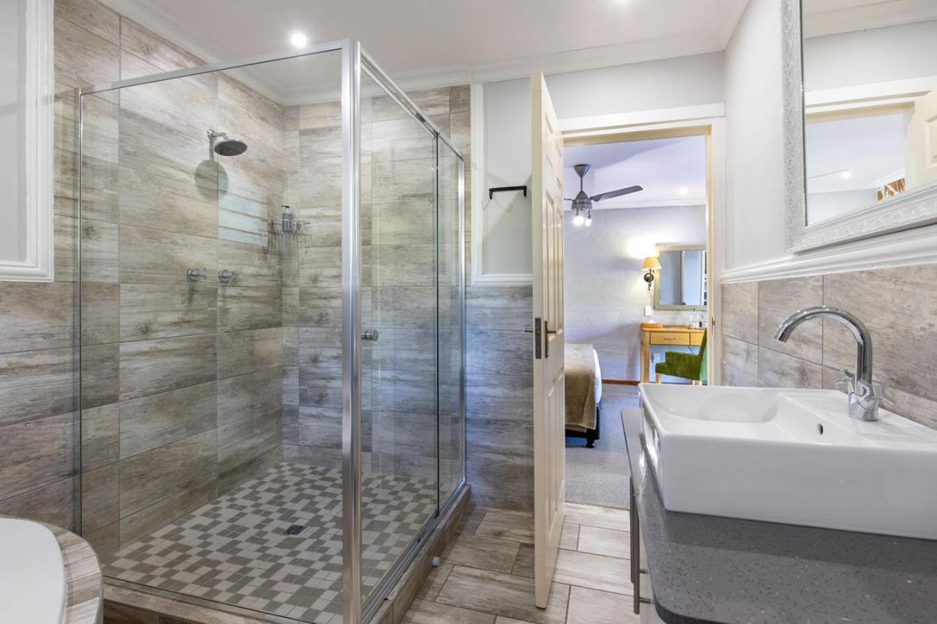 The Cavern Resort & Spa 48/50