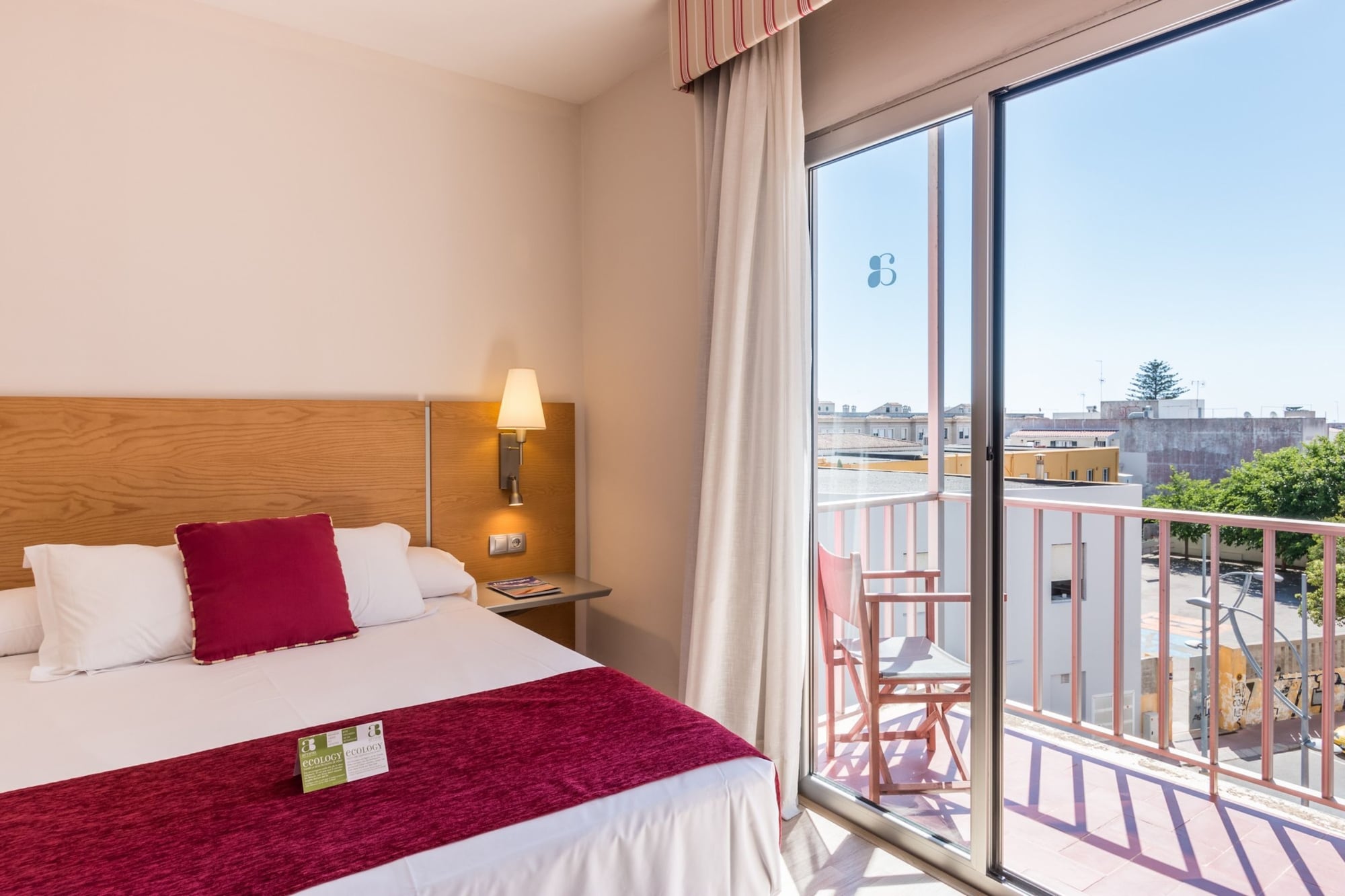 Standard, Single, Queen Bed, City View, Balcony, Hotel Artiem Capri 2/10