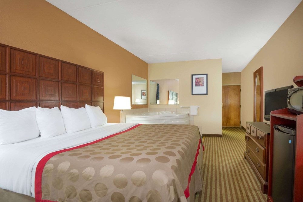 Ramada by Wyndham Columbus North 13/39