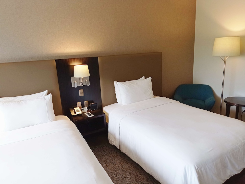 Radisson Hotel Santa Cruz 9/63
