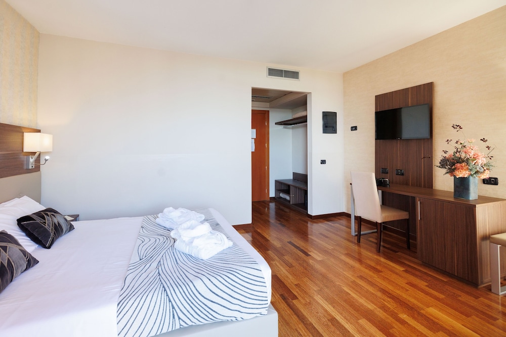 Standard, Double or Twin Bed