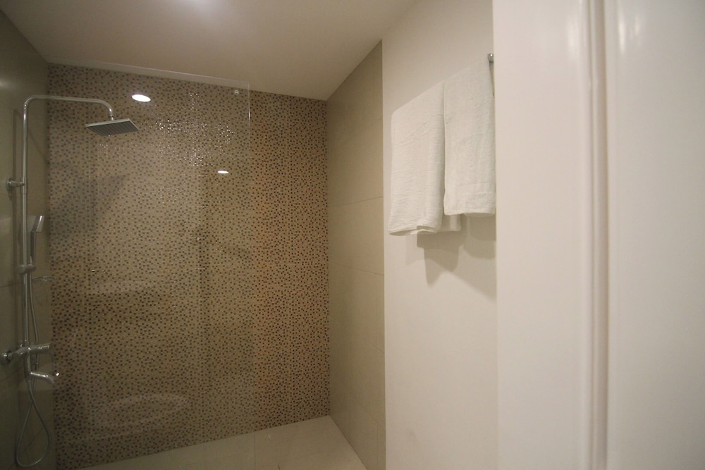 Bryan Condominium Suites 53/66