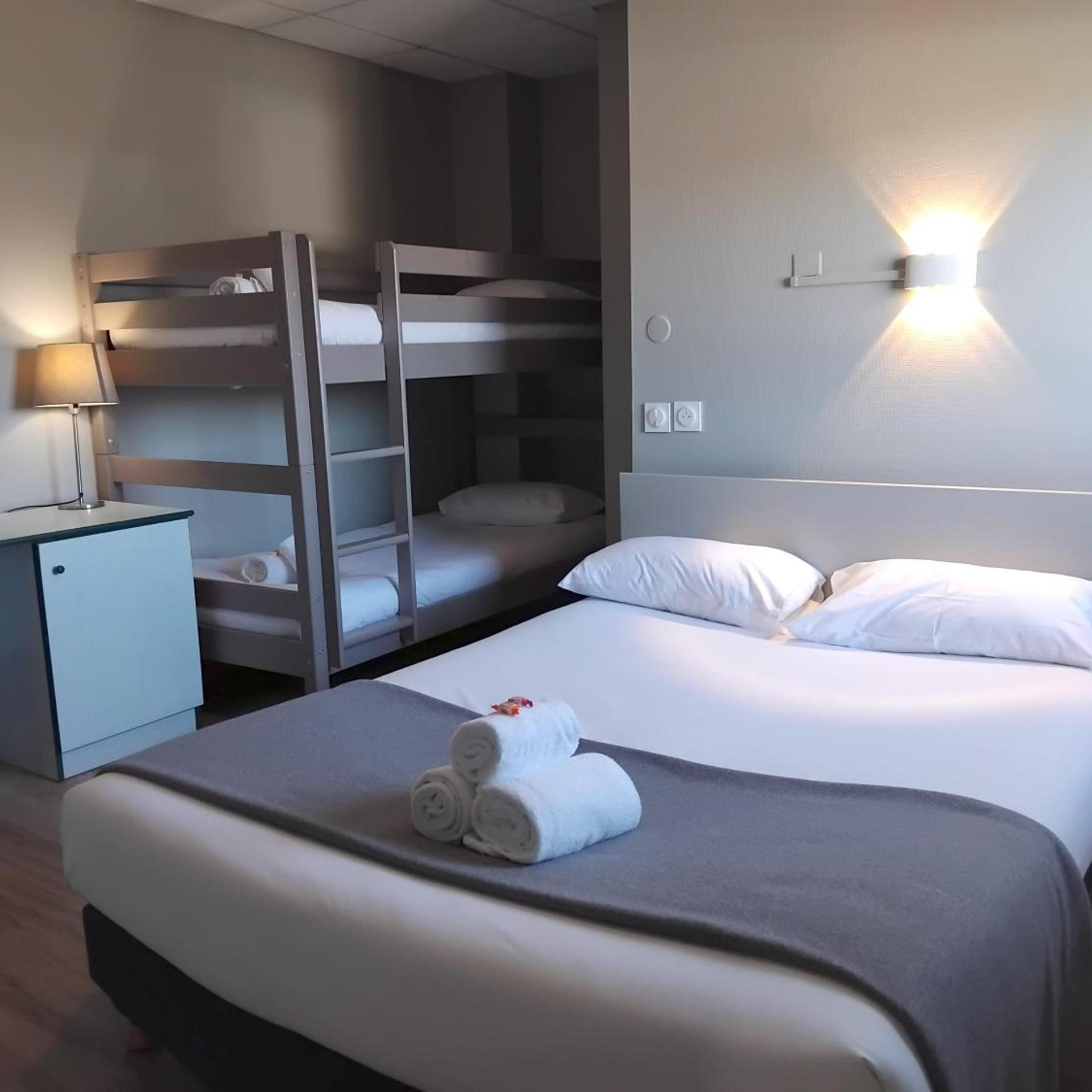 Room, Quadruple