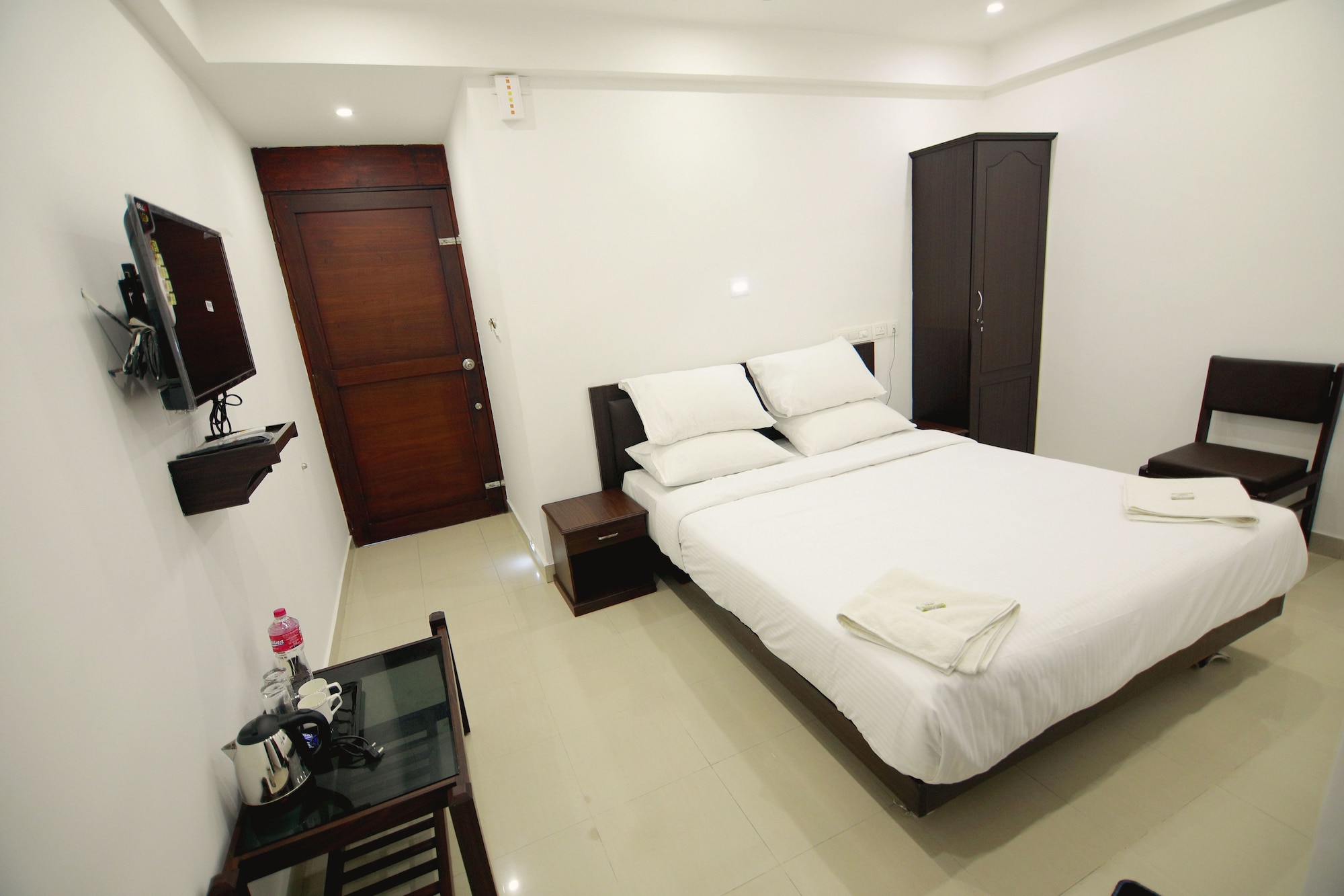 Deluxe, Queen Bed, Resort View, SS Beach Resort 2/4