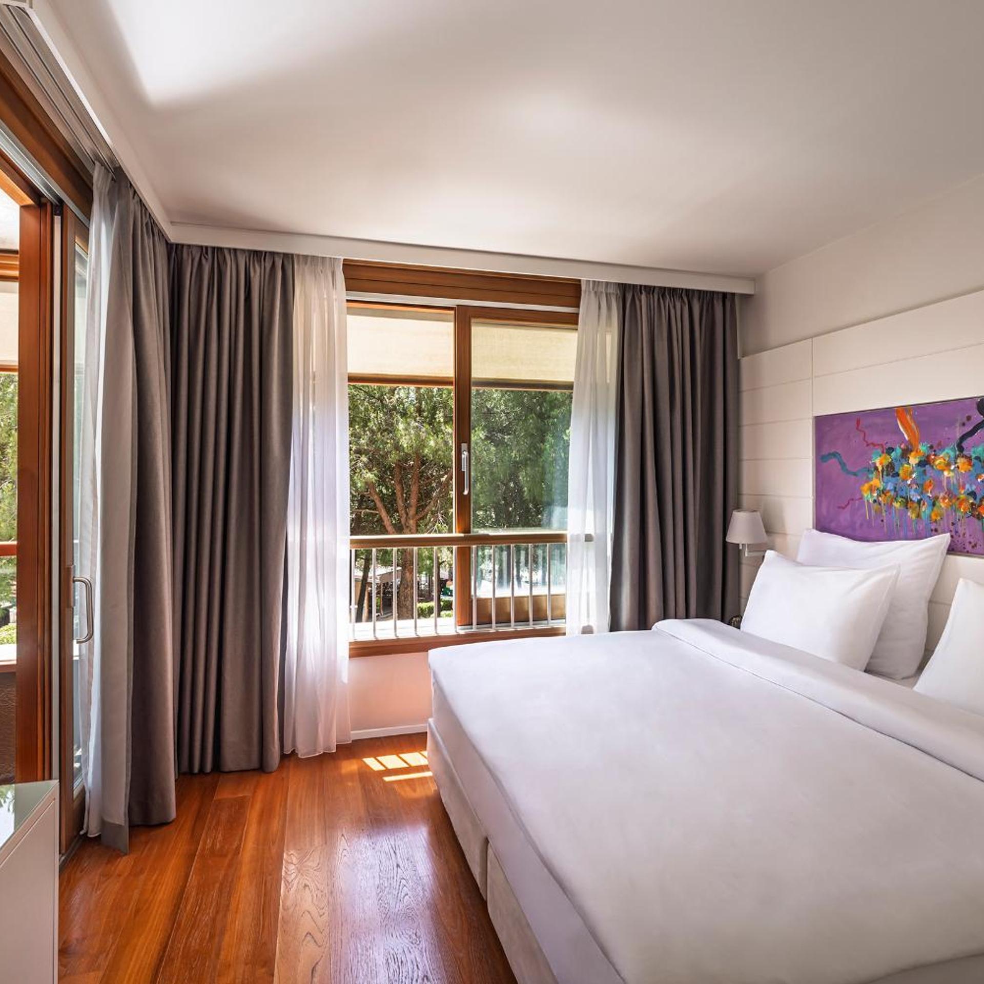 PREMIUM, SUITE, PARK VIEW, BALCONY