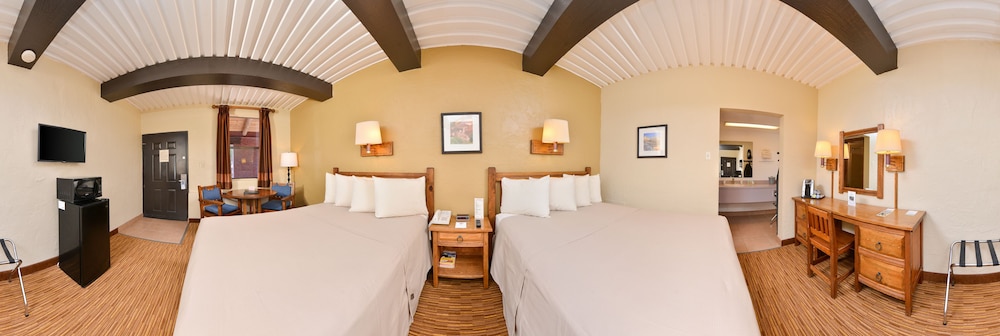 Thunderbird Lodge 30/48