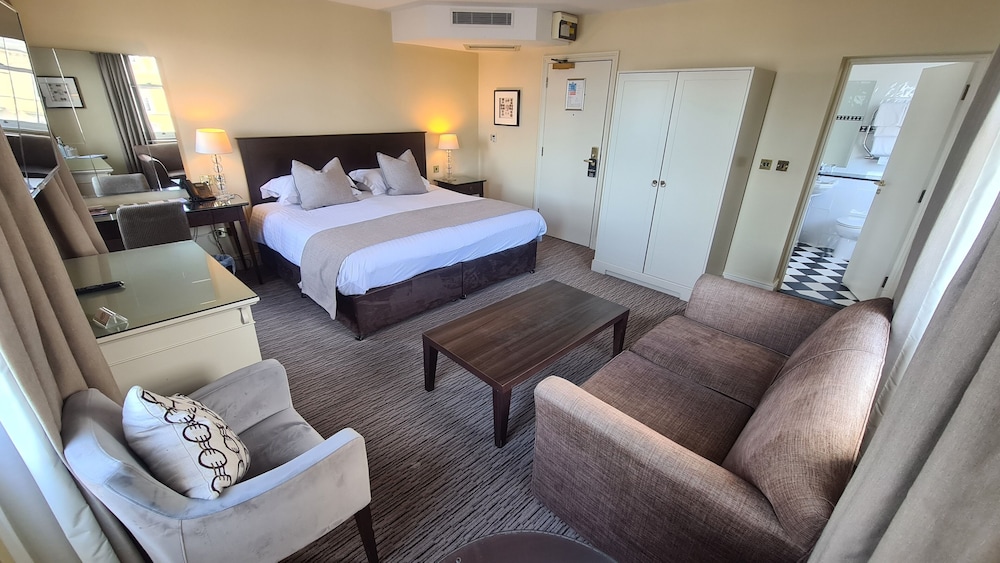 غرفة بريميير بسريرين منفصلين مع أريكة، St Georges Hotel 9/10