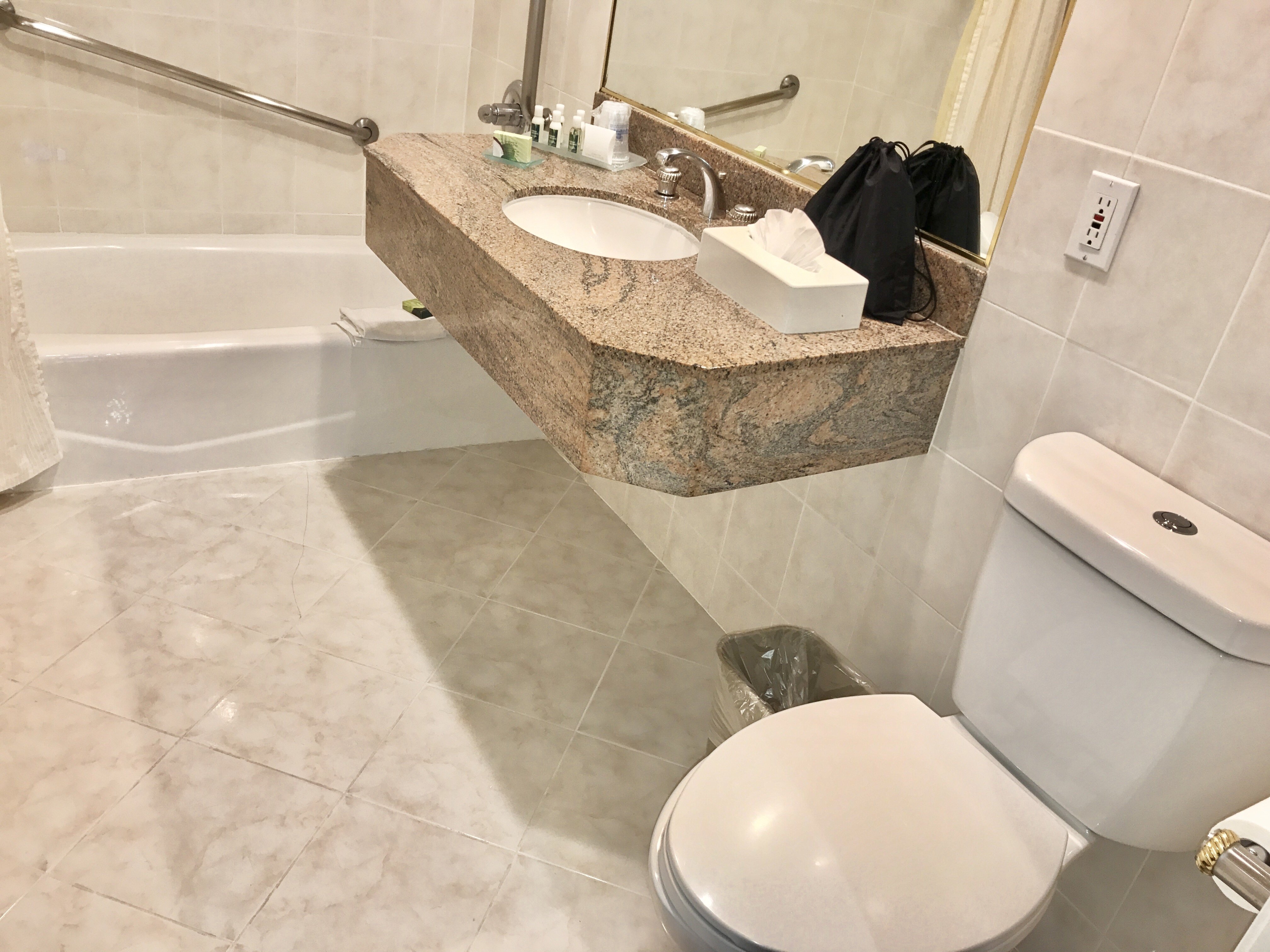 Best Western Plus Sunset Plaza Hotel 81/83