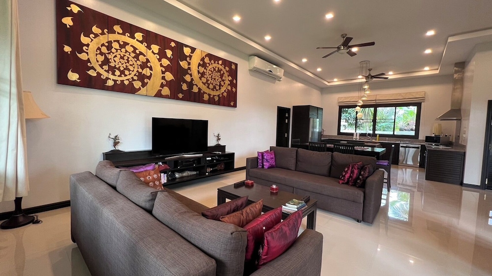 ThaiLife Wellness & Meditation Resort 52/80