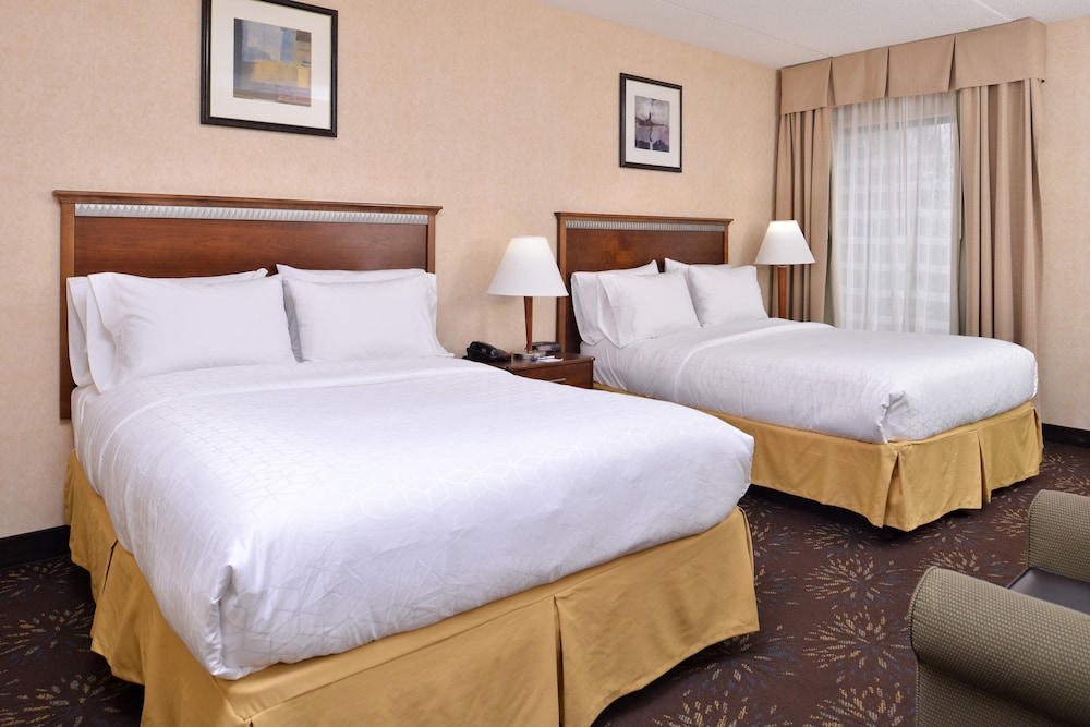 Holiday Inn Express Hotel Suites West Chester 12/76