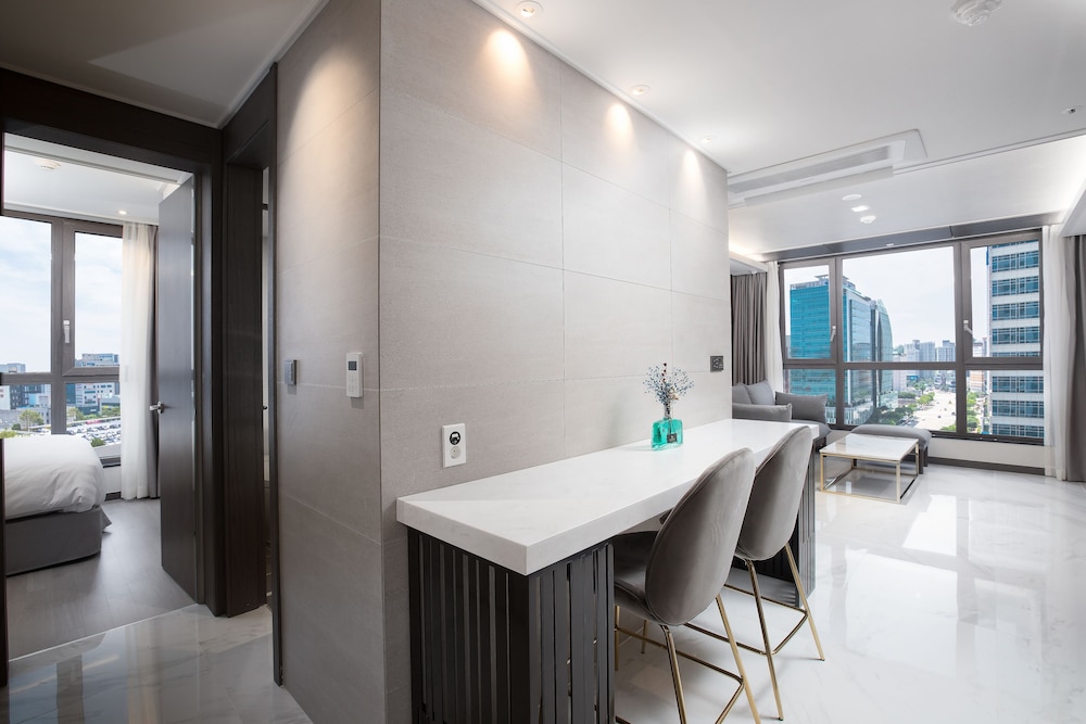 Utop Boutique Hotel and Residence 49/50