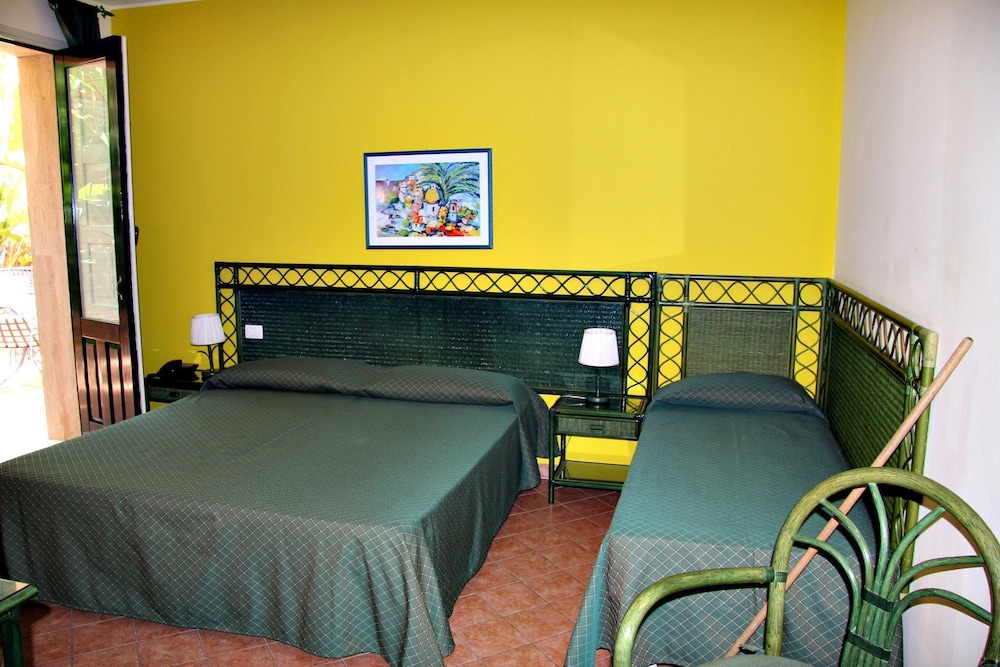 Hotel Baia Delle Sirene 32/80