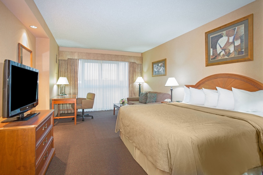 Hotel Topeka At City Center 4/36