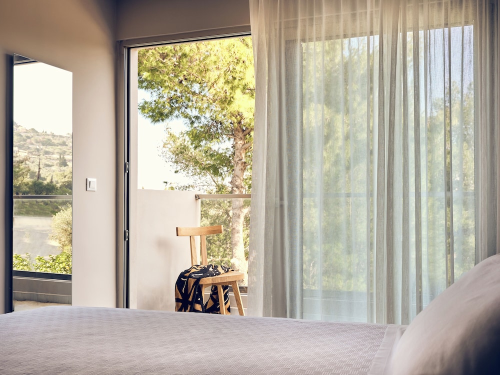 Ionian Hill Hotel 24/50