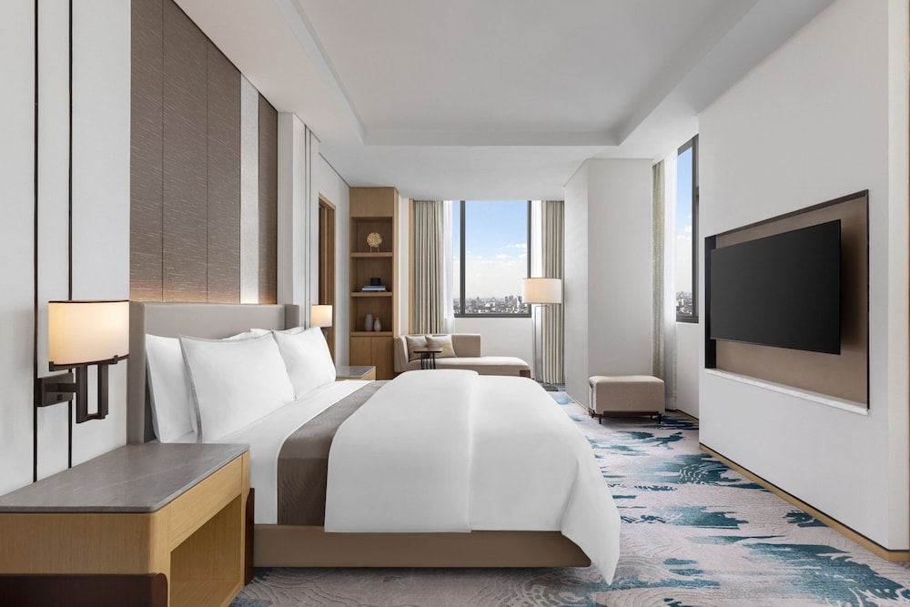 The Westin Manila 10/50