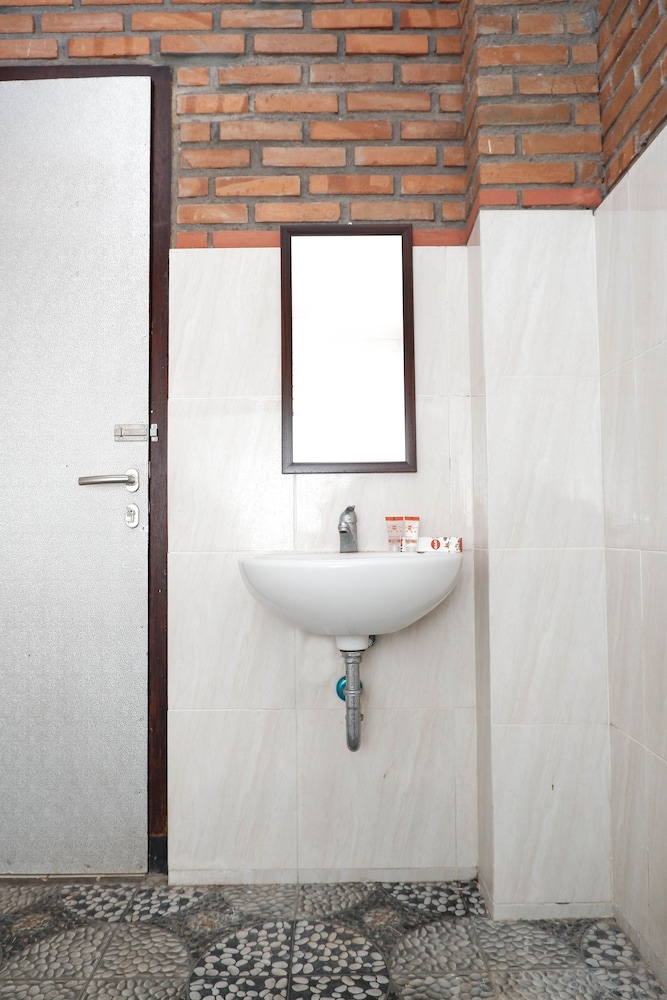 OYO 550 Kebon Krapyak Cottage Syariah 8/42