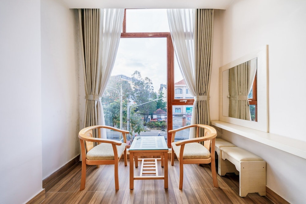 Golden Bee Hotel 46/59