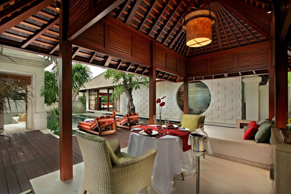 The Royal Santrian 29/50