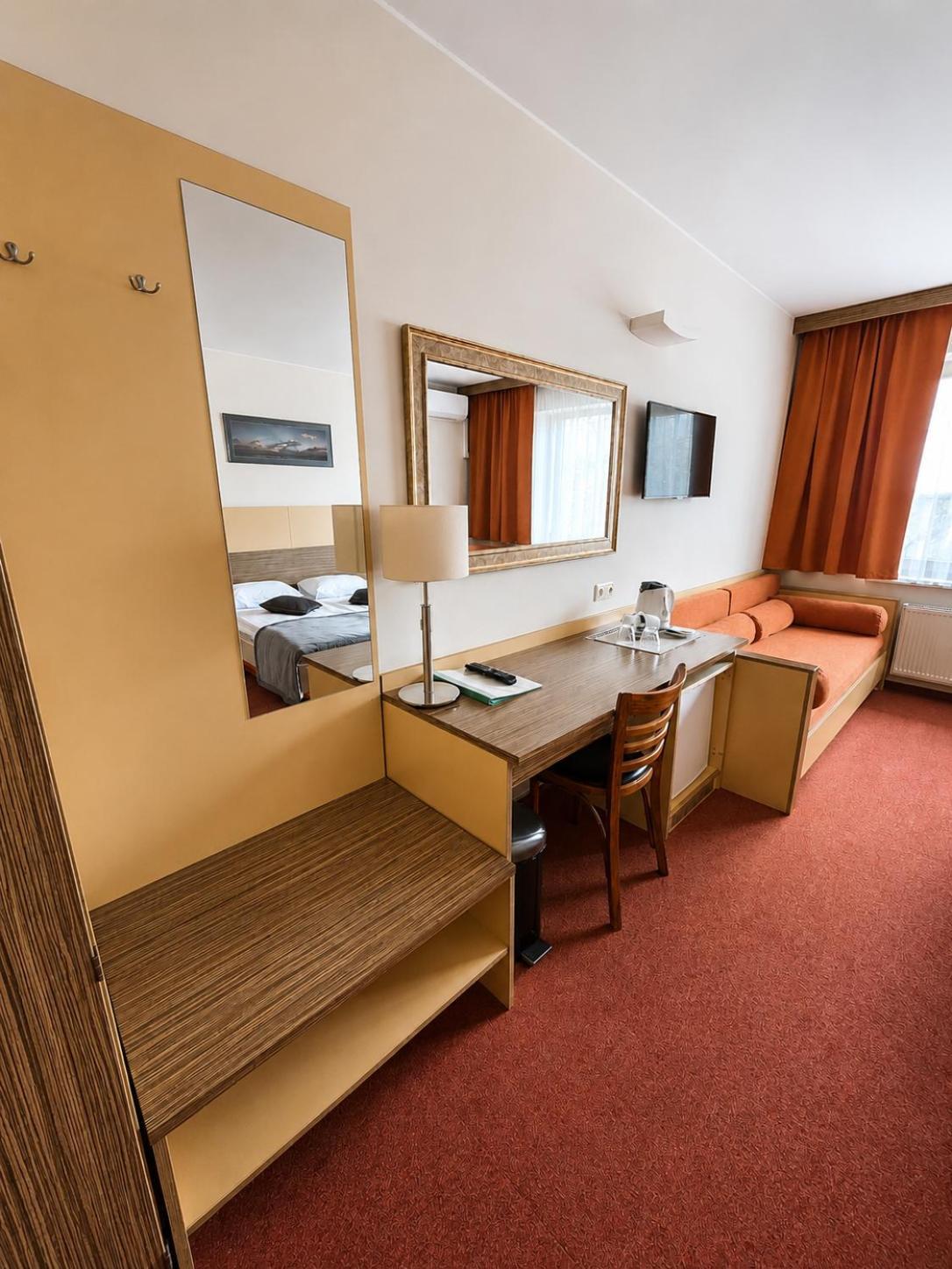 INFO HOTEL 13/50