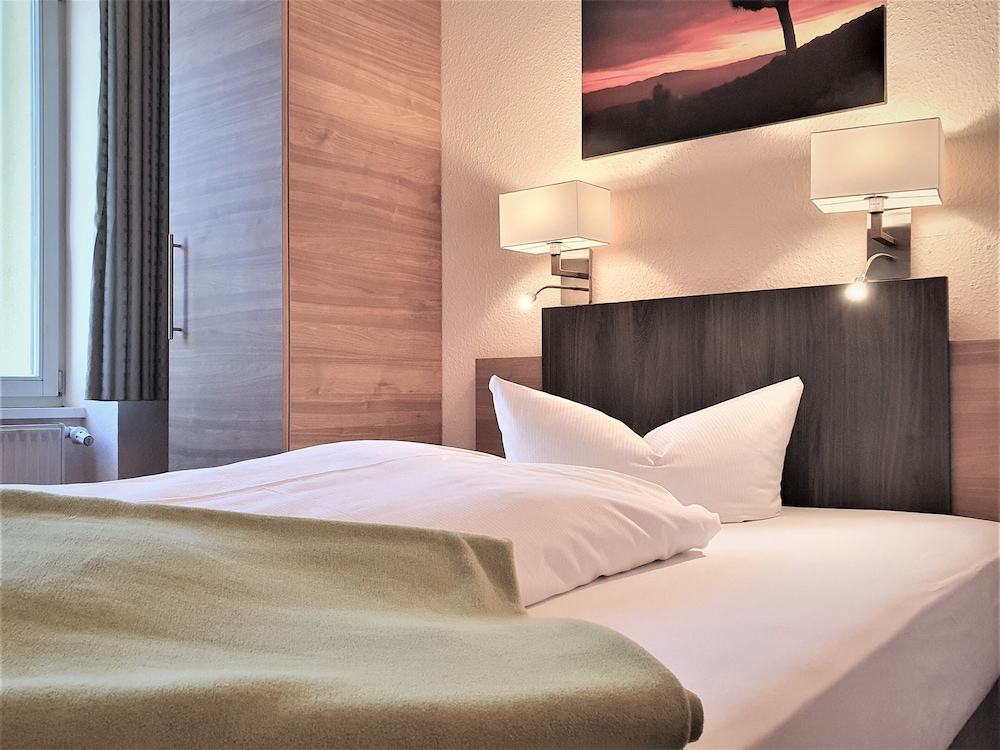 Melarose Feng Shui Hotel 33/64
