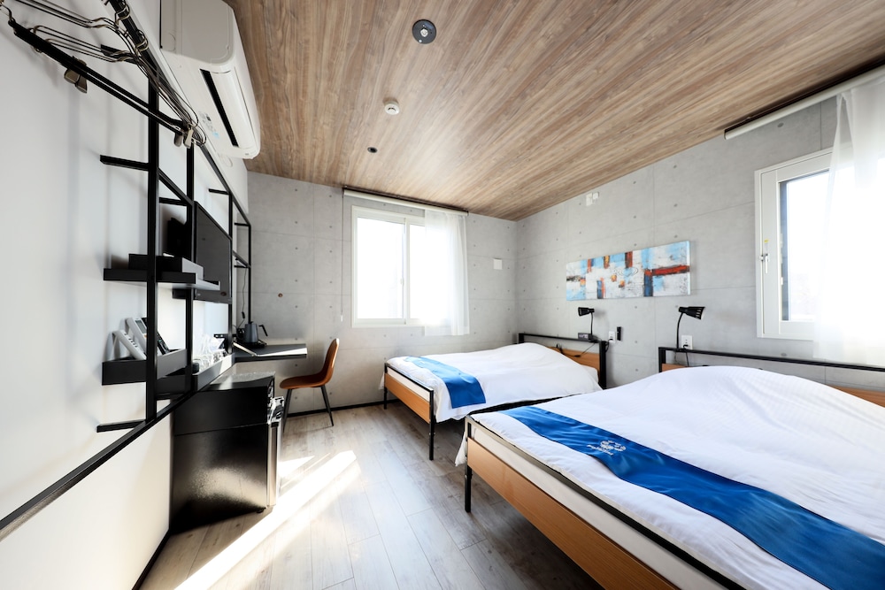 SUPERIOR, TWIN BEDS