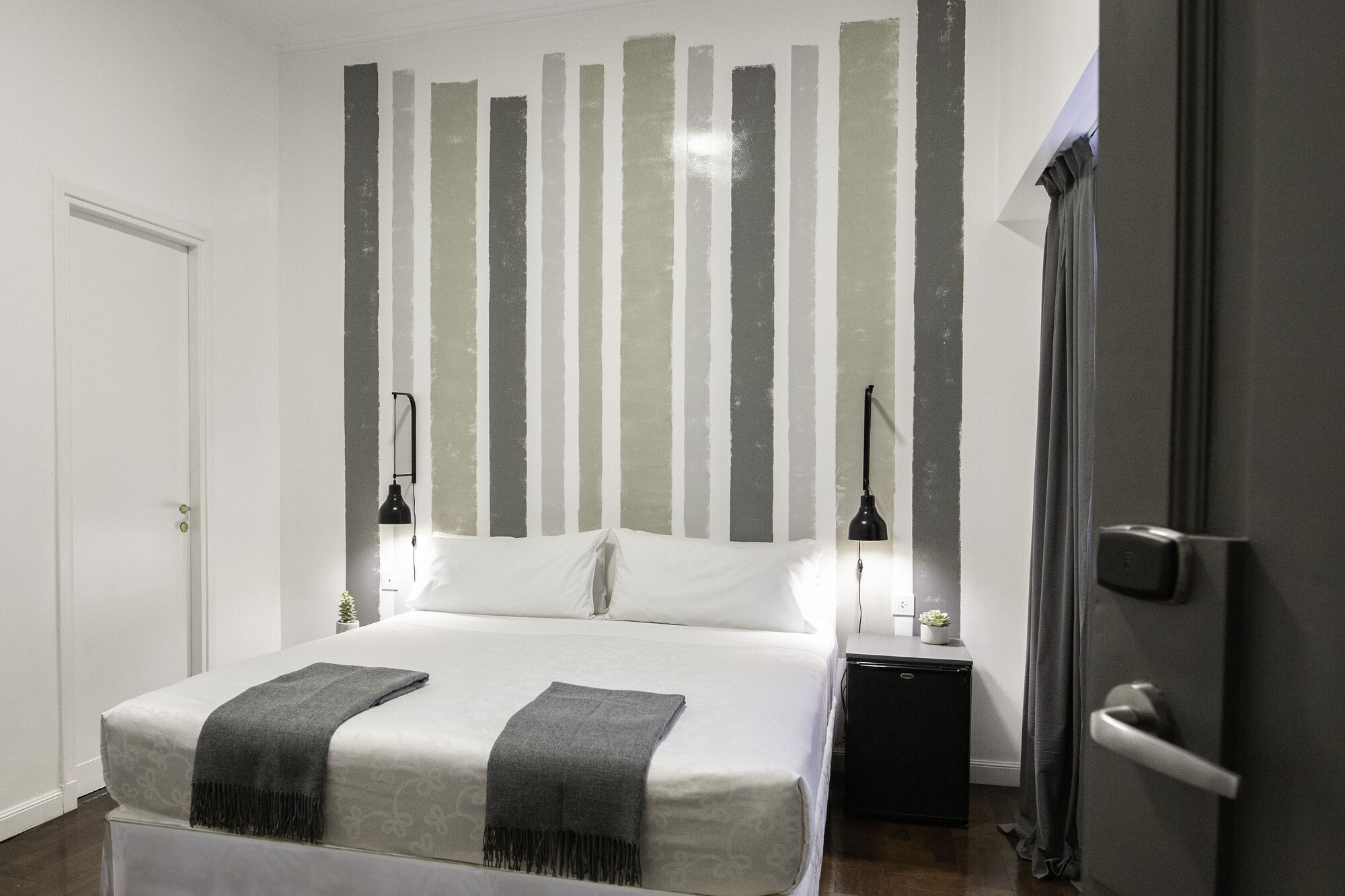 STUDIO, DOUBLE BED