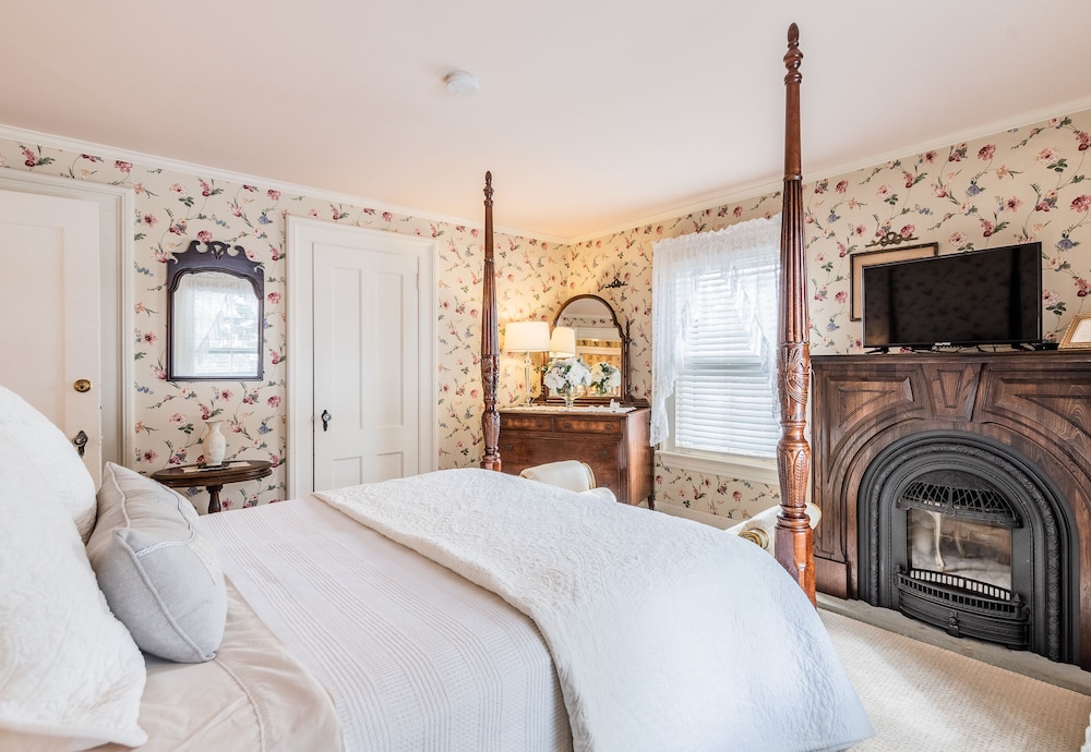Westbrook Inn Bed and Breakfast 10/74